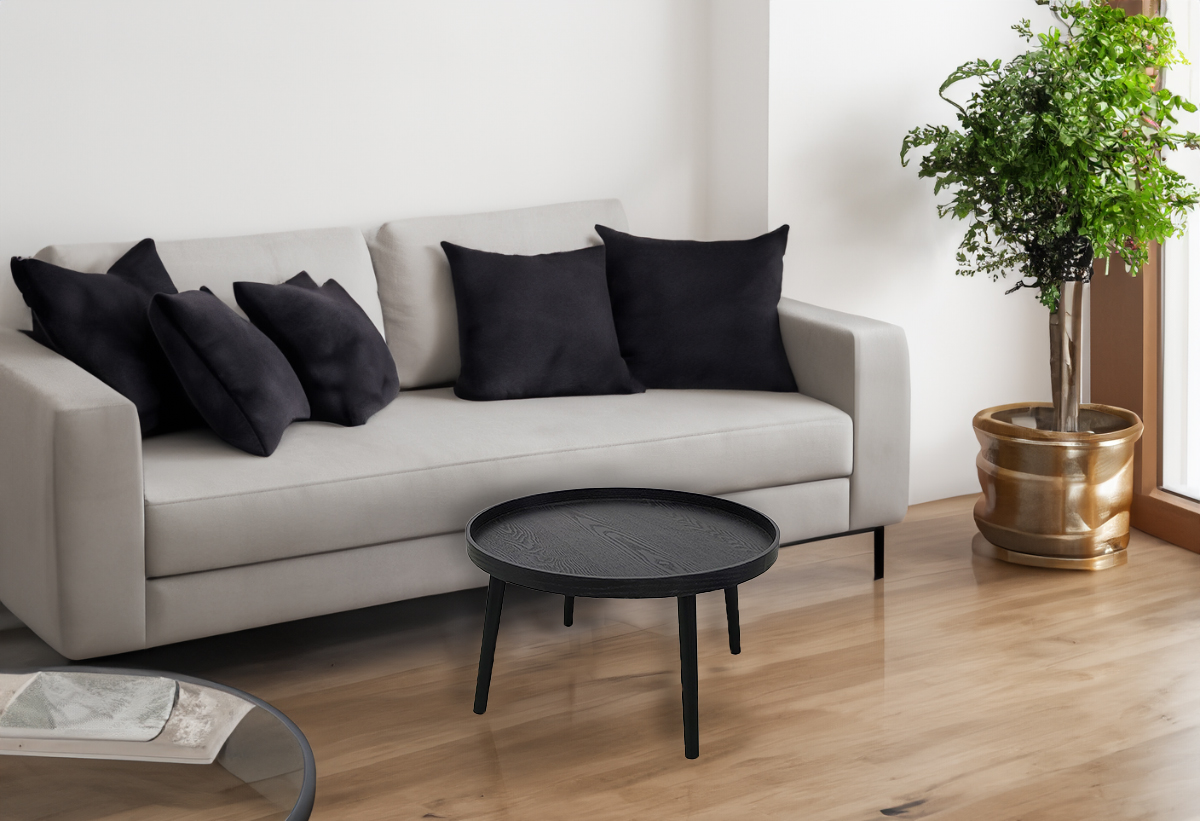 Απεικονίζεται η μοναδική επιφάνεια του τραπεζιού και πάνω της μια κούπα.